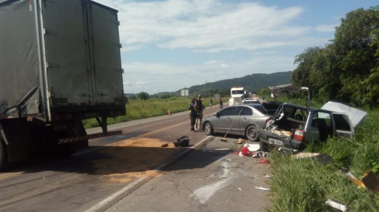 Acidente Envolvendo Carreta E Dois Carros Interdita BR 470 Em Ilhota