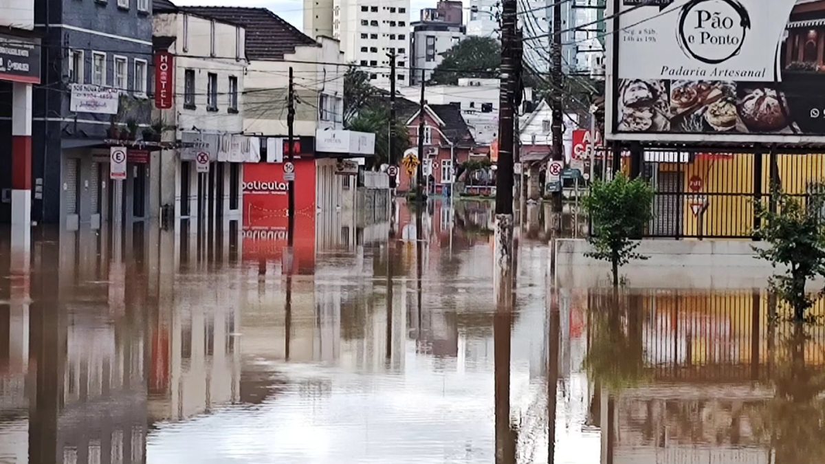 Galeria Diversas Ruas Amanhecem Alagadas Ap S Rio Chegar A Metros