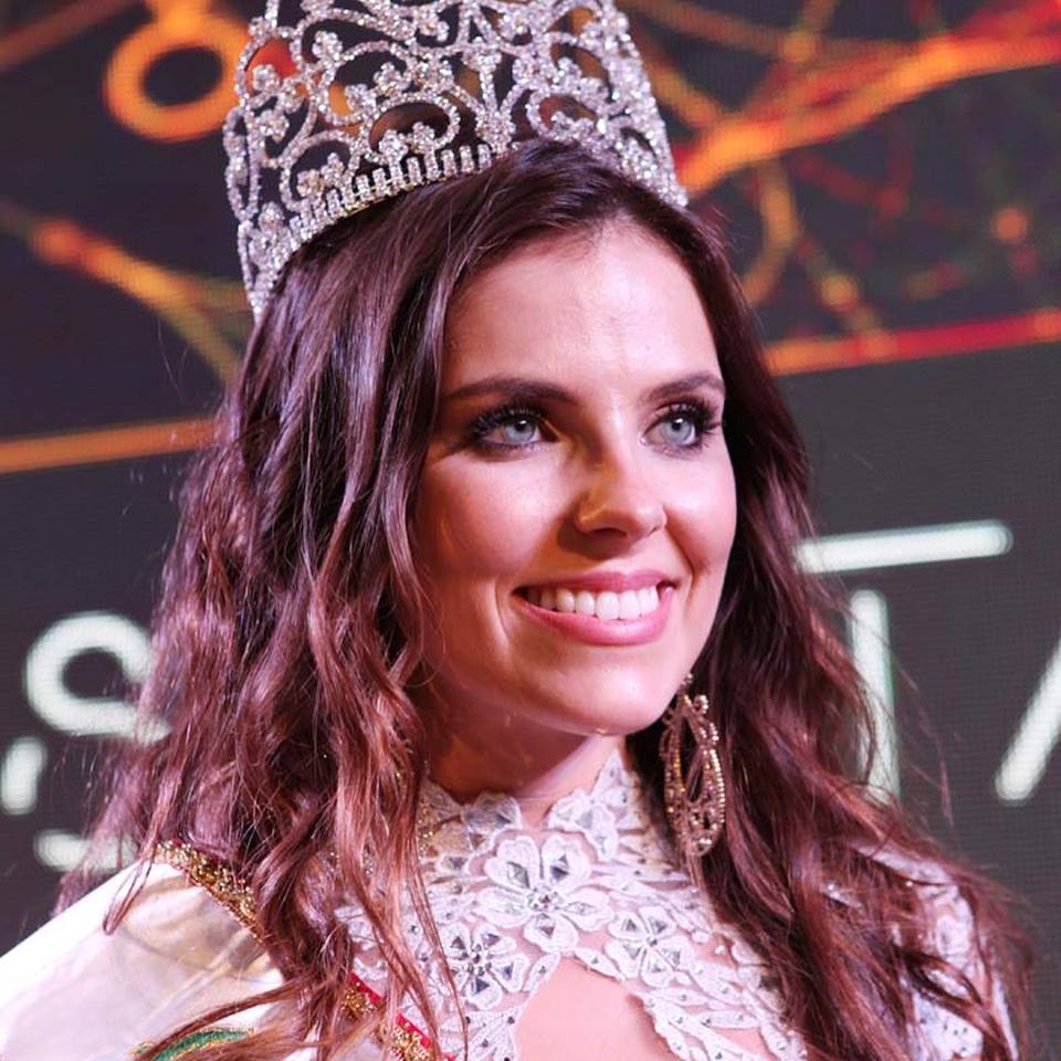 Débora da Silva é eleita a nova Miss Santa Catarina