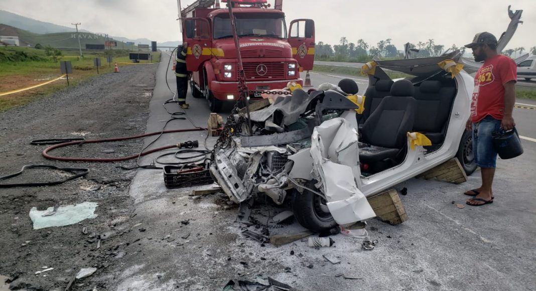 Homem Fica Gravemente Ferido Em Acidente Entre Carro E Caminhão Na Br 470 