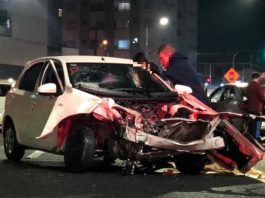 motorista invade pista contrária e bate contra carro