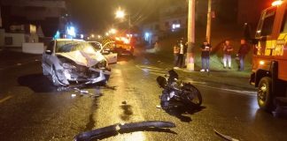 motociclista ferido após colidir em carro no Fortaleza