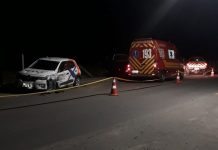 Duas pessoas são levadas ao hospital após acidente entre três veículos em Gaspar