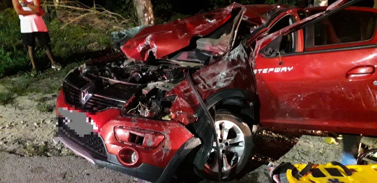 Carro capota e motorista fica ferido na rodovia Ivo Silveira, em Gaspar