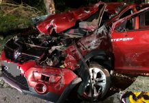 Carro capota e motorista fica ferido na rodovia Ivo Silveira, em Gaspar