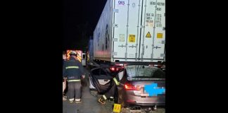 Motorista é conduzido ao hospital após carro colidir na traseira de carreta na BR-470, em Indaial