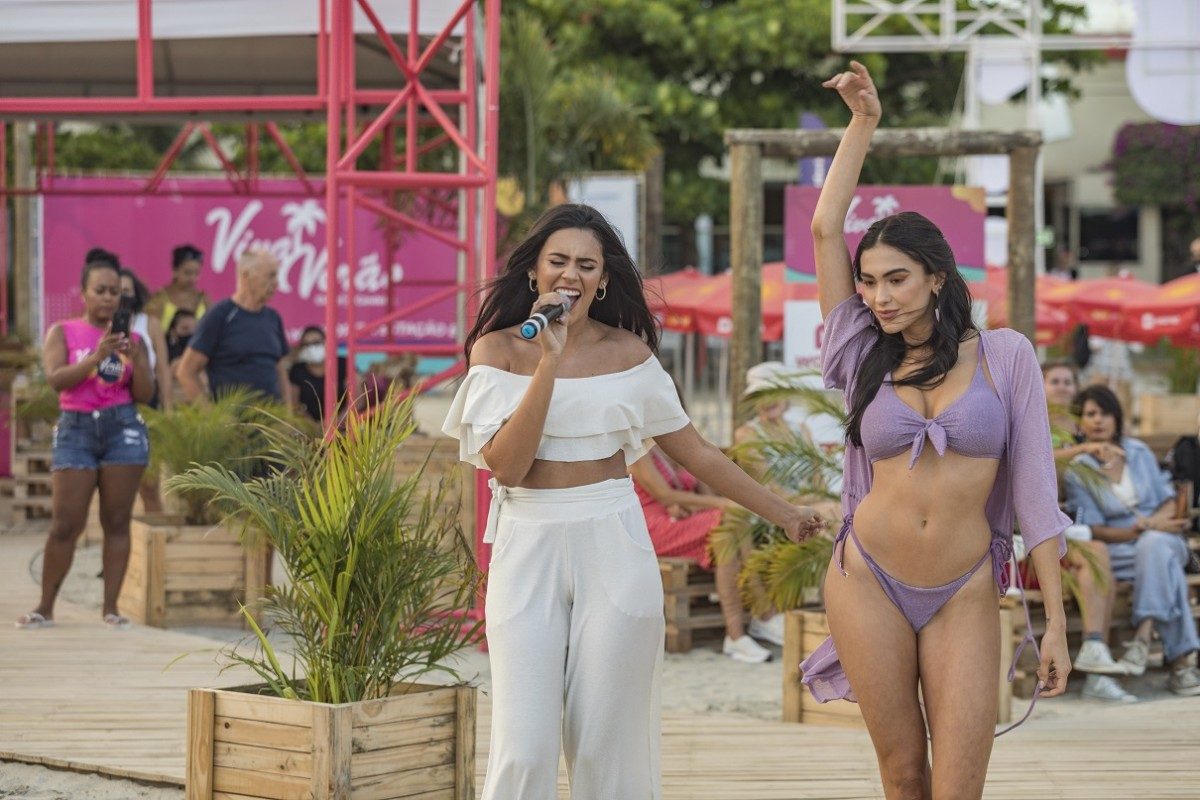 Nova orla de Balneário se transforma em palco para desfile de moda