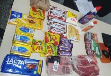 Chocolates, carnes e salame: mulher é presa após furtar R$ 270 em produtos no supermercado de Blumenau