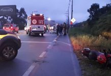 Motociclista tem suspeita de traumatismo craniano após colidir em carro na rodovia em Gaspar
