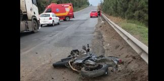 Motociclista tem o pé amputado após colidir em carro na BR-470