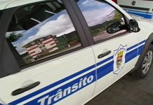 Motorista embriagado perde controle do carro e colide em veículos estacionados em Blumenau