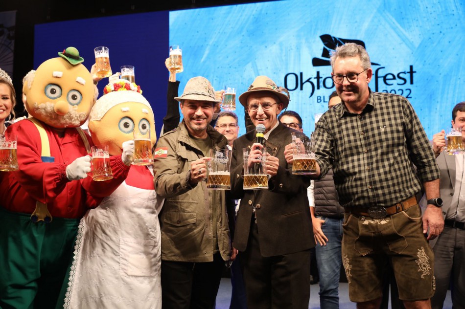 Lanamento da 37 Oktoberfest Blumenau rene autoridades e convidados