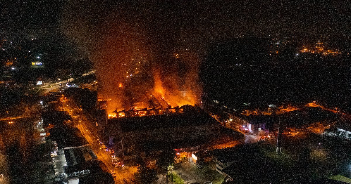 VÍDEO - Confira imagens do incêndio que atingiu fábrica da Mormaii em Blumenau