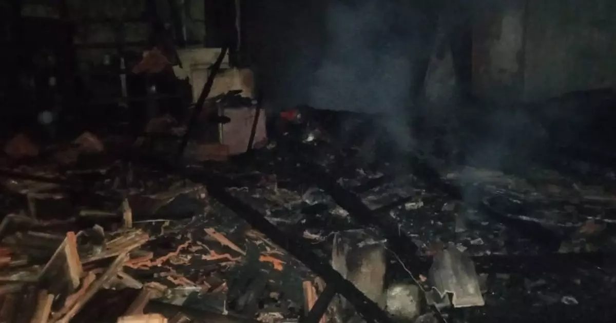 Após colocar fogo em casa com família dentro, homem é detido por vizinhos em Santa Catarina