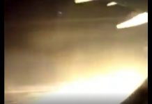 VÍDEO - Turbina de avião solta faíscas durante decolagem e assusta passageiros em Florianópolis