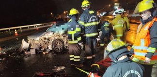 Motorista morre após colisão entre carro e caminhão na BR-470