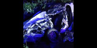 Motorista morre após carro colidir em carreta na BR-470