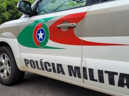 Após tentar separar briga, homem é agredido pelo enteado com estilete em Blumenau