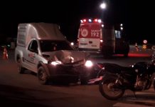 Colisão entre carro e duas motos deixa pessoas feridas em Gaspar