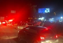 Homem que sequestrou mulheres e morreu após confronto em Blumenau tinha apoio de outro carro, diz PM
