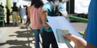 fila para votação nas eleições