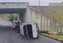 Motorista perde controle e carro cai de viaduto em Blumenau