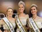 Coroa em casa: rainha da 38ª Oktoberfest Blumenau é coroada pelas mãos da irmã, princesa da 37ª edição