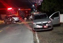 Colisão entre carros deixa quatro pessoas feridas em Gaspar