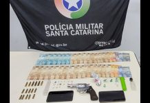 PM encontra drogas, arma e munições após suspeito tentar fugir de abordagem em Blumenau