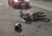 Motociclista fica inconsciente e politraumatizada após colidir em carro em Blumenau