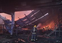 GALERIA – Corpo de Bombeiros atualiza informações sobre incêndio em galpão de empresa em Brusque
