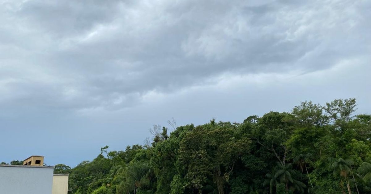 Tempo Blumenau: segunda-feira permanece nublada e com chances de chuva
