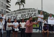 GALERIA - Veja imagens da marcha que homenageou vítimas do atentado em creche de Blumenau