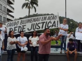 GALERIA - Veja imagens da marcha que homenageou vítimas do atentado em creche de Blumenau