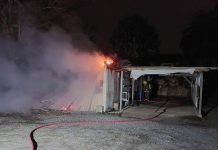 Galpão de lavação automotiva em Blumenau é destruído por incêndio