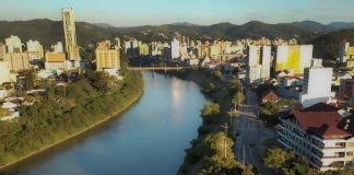 Blumenau é a segunda cidade no estado que mais gerou empregos na indústria em 2024