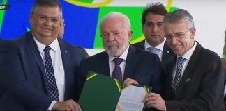 O que Mário Hildebrandt e Lula falaram durante assinatura de projeto de lei sobre segurança nas escolas