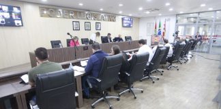 Vereadores recusam projeto que proibiria condenados por racismo e homofobia de assumirem cargo público em Blumenau