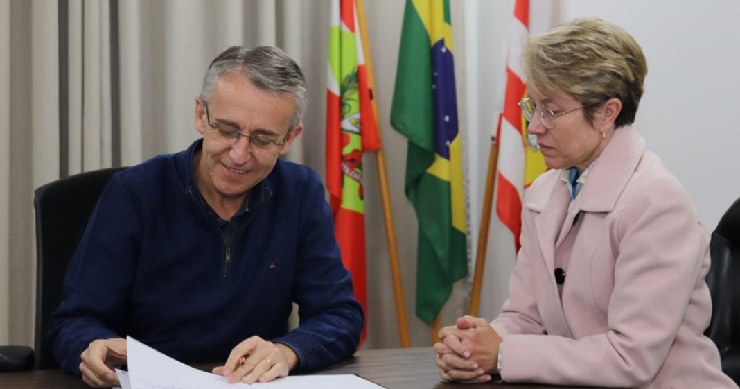 Maria Regina assume Prefeitura de Blumenau durante viagem de Mário Hildebrandt para Alemanha