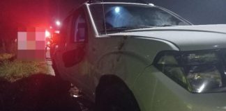 Carro sai da pista e colide em árvore na rodovia Ivo Silveira, em Gaspar