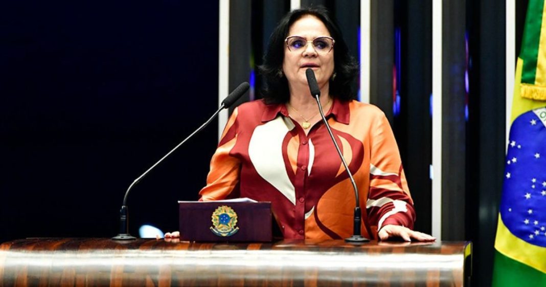 Senadora Damares Alves pode palestrar em seminário em Blumenau; saiba qual o assunto
