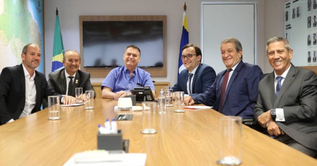 VÍDEO - Ao lado do ex-presidente Bolsonaro, prefeito se Indaial André Moser de filia ao PL