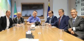 VÍDEO - Ao lado do ex-presidente Bolsonaro, prefeito se Indaial André Moser de filia ao PL