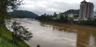 Saiba quais ruas de Blumenau podem ser afetadas se o nível do rio Itajaí-Açu atingir 12 metros