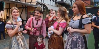 Fernanda Rosa e Alessandra Brocke na Oktoberfest Blumenau