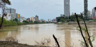 Rio já estava alto durante o fim de semana.