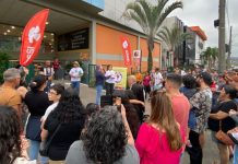 GALERIA - Manifestação cobra justiça após assassinato em frente a supermercado de Blumenau