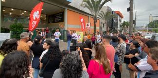 GALERIA - Manifestação cobra justiça após assassinato em frente a supermercado de Blumenau