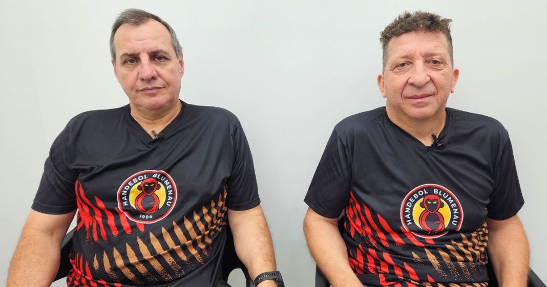 Técnico de handebol Ivan Maziero o Macarrão e o supervisor Armindo Barbieri