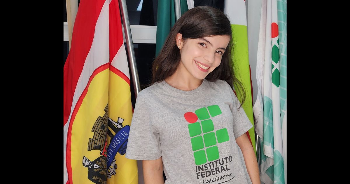 Quem é a estudante de Blumenau selecionada para fazer intercâmbio em Portugal